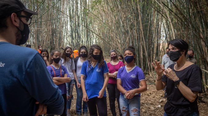 Estudantes de Campinas visitam nascente preservada na obra do Artesano Galleria